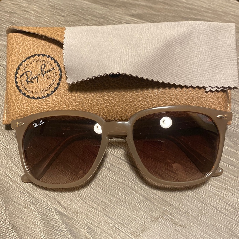 Rayban like new, case is a older style case. Bought from SunGlassHut